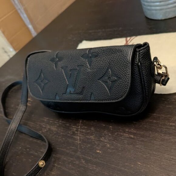 LOUIS VUITTON Ivy Monogram Imprint Leather Shoulder/Crossbody Purse - Picture 8 of 12